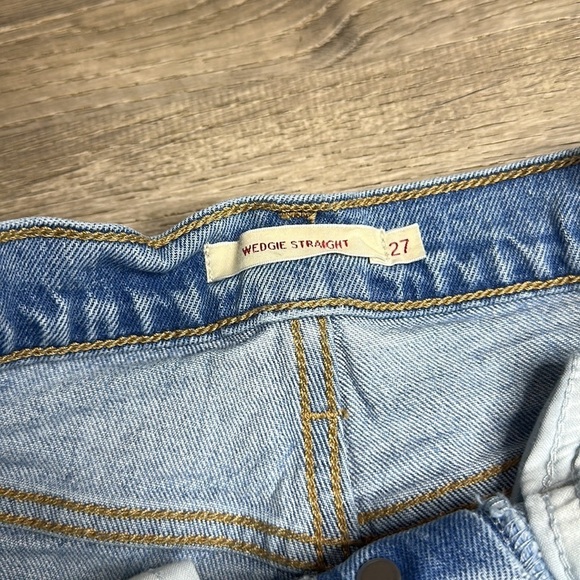 Levi’s High Rise Wedgie Straight Denim Shorts Distressed Light Wash Women’s 27 - Picture 3 of 10
